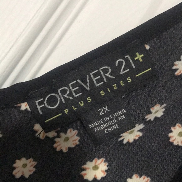 FLORAL Romper - Picture 2 of 3